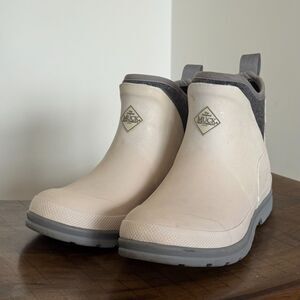 Muck Boot Company Waterproof Ankle Boots Women’s Size 6 (EU 37) Beige Gray